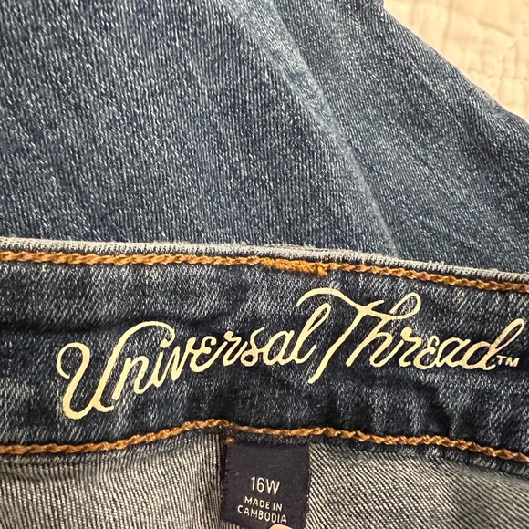 Universal Threads Stretchy Ripped 👖 - Picture 6 of 7